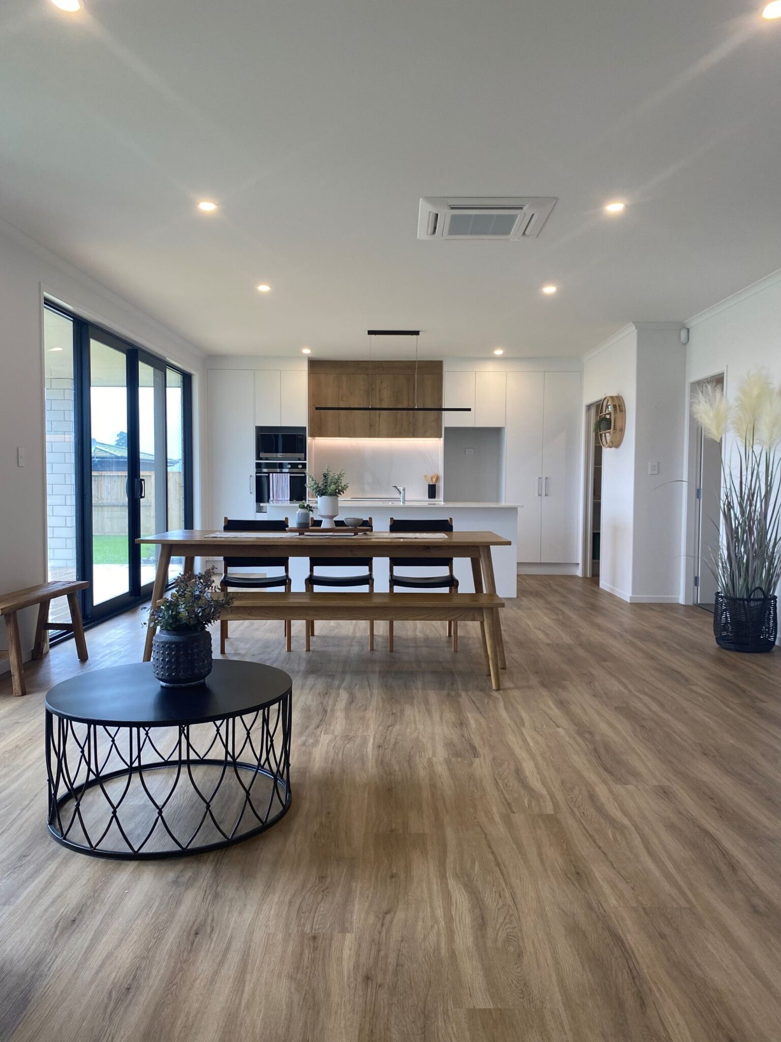  Generation Homes Ready To Move In - Show home Il 19379 Sycamore living 2 