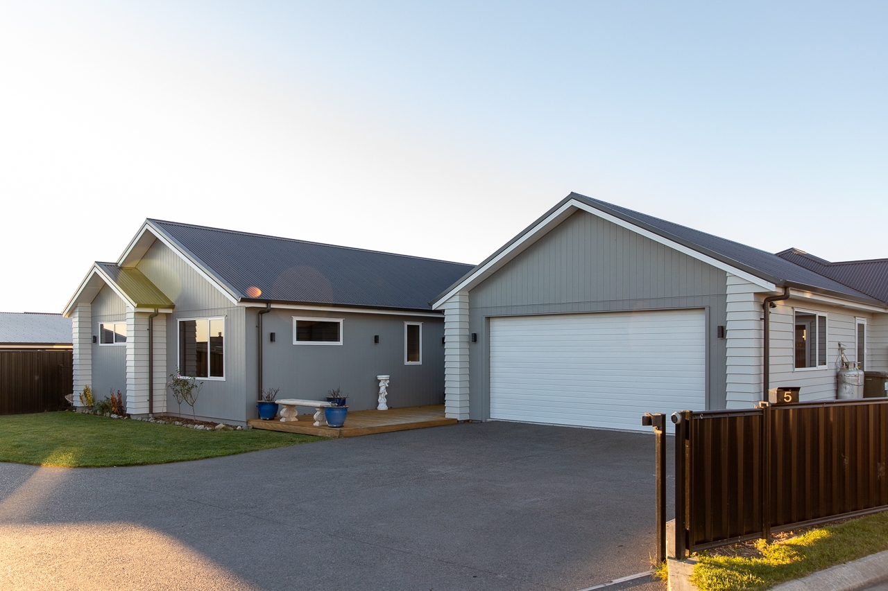  Generation Homes Working in the industry led this couple to the best builder Jamie and Moana Rajek 5 Akatea Lane Taupo 8 May 2024 9799 