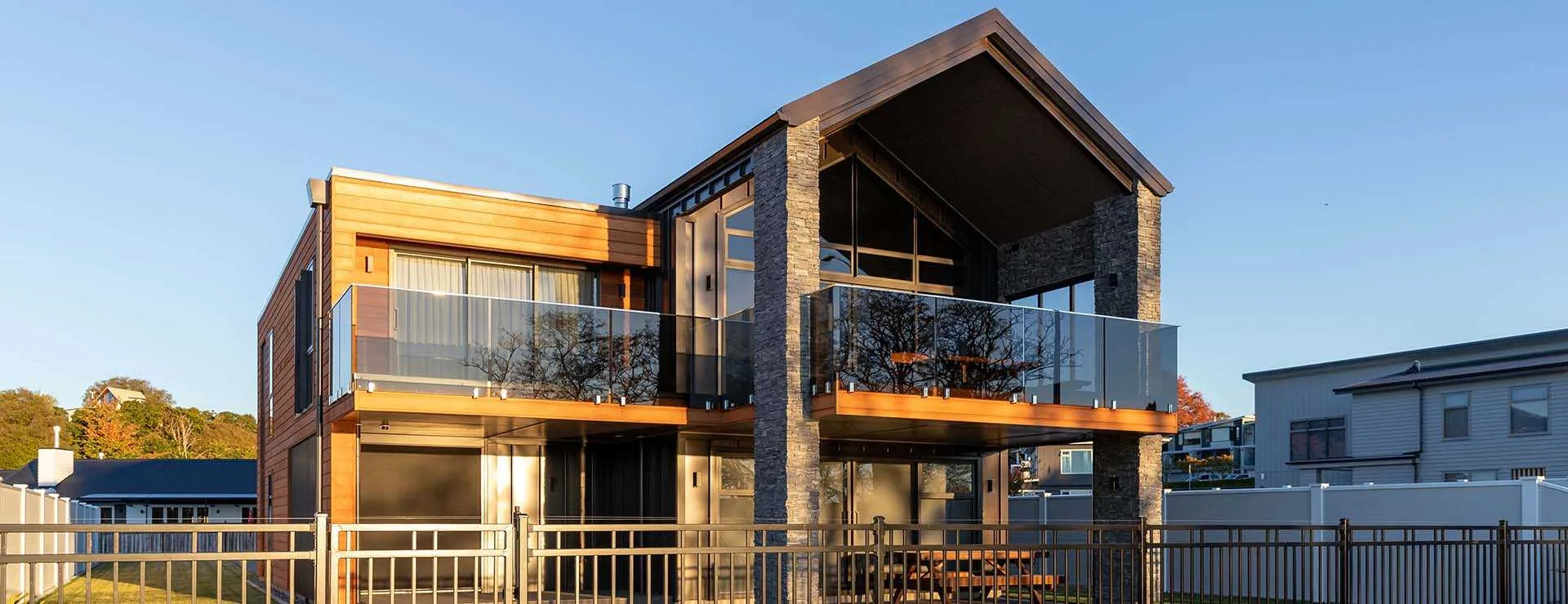  Generation Homes Lakeside Luxury Waters edge banner 